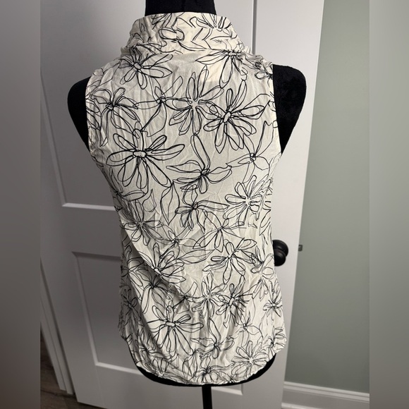 Motf silk Floral abstract Print Sleeveless Top Black and White - Picture 3 of 7